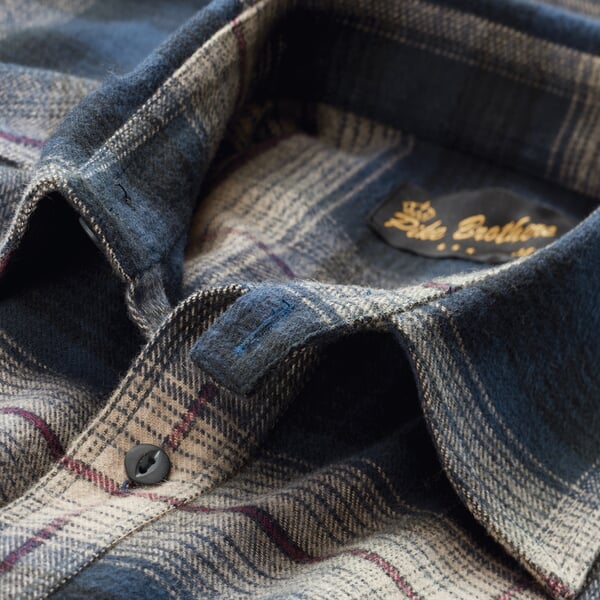 Heren flanellen overhemd Blauw geruit, close-up