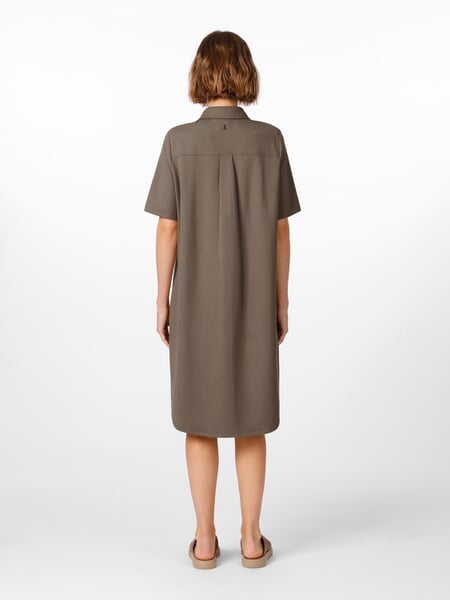 Polojurk voor dames Medium bruin, gepresenteerd op een model