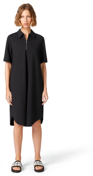Polojurk voor dames Zwart, gepresenteerd op een model