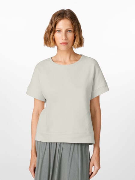 Cosy-T-shirt til kvinder Ecru, præsenteret på en model