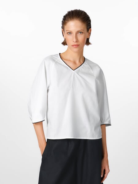 Bluse-T-shirt til kvinder Naturlig hvid, præsenteret på en model
