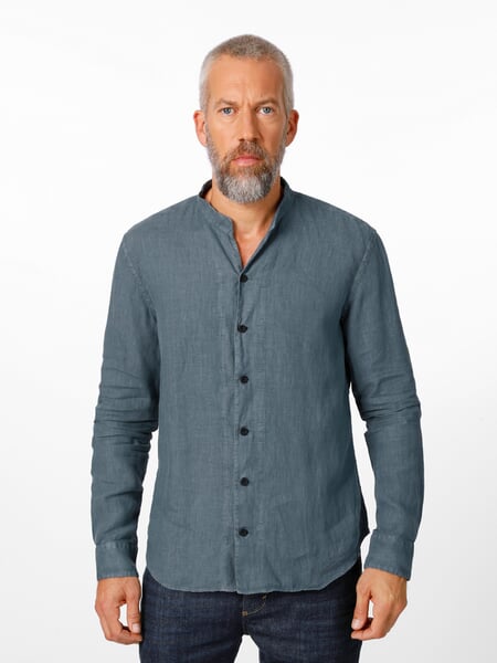 Chemise homme col montant Bleu moyen, présenté sur un modèle