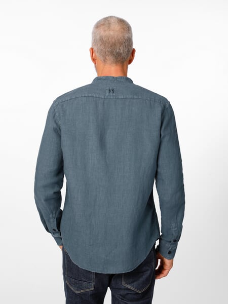 Chemise homme col montant Bleu moyen, présenté sur un modèle