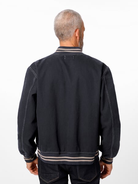 Herren-Collegejacke Dunkelblau, Tragebild