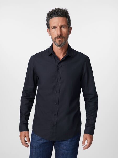 Katoenen herenhemd Donkerblauw, gepresenteerd op een model