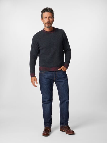 Herren-Strickpullover Schwarz-Rot, Tragebild