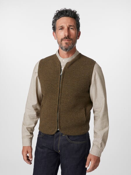 Gilet en tricot pour hommes Olivemelange, présenté sur un modèle