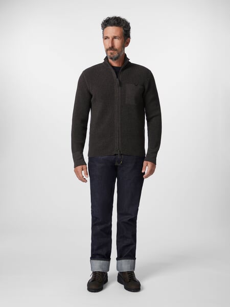 Herren-Strickjacke Grafit, Tragebild
