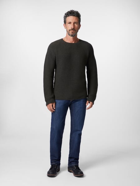 Seldom Men sweater raglan sleeves Green, presented on a model