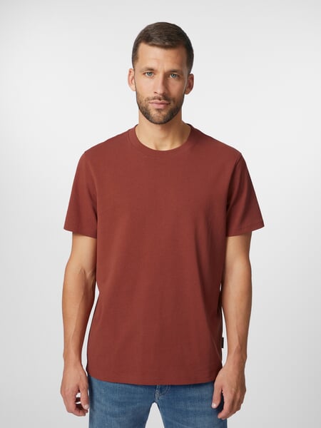 Mens t shirt cotton Auburn, presented on a model