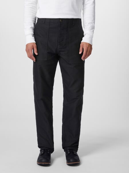 Katoenen herenbroek 1962 Donkerblauw, gepresenteerd op een model