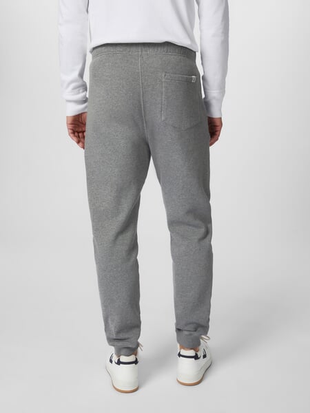 Sweatpants pour hommes Gris chiné, présenté sur un modèle