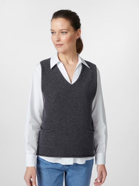 Strikket vest til kvinder Grå, præsenteret på en model