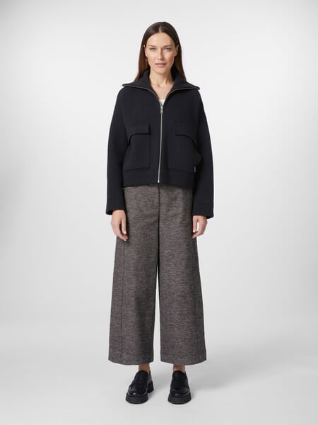 Veste courte pour femme Noir, présenté sur un modèle