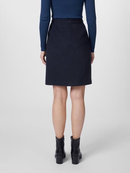 Korte damesrok van walk Donkerblauw, gepresenteerd op een model