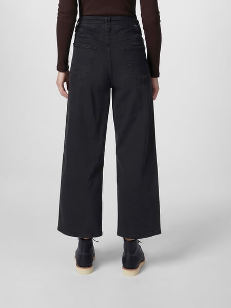 Cropped-jeans til kvinder Sort, præsenteret på en model