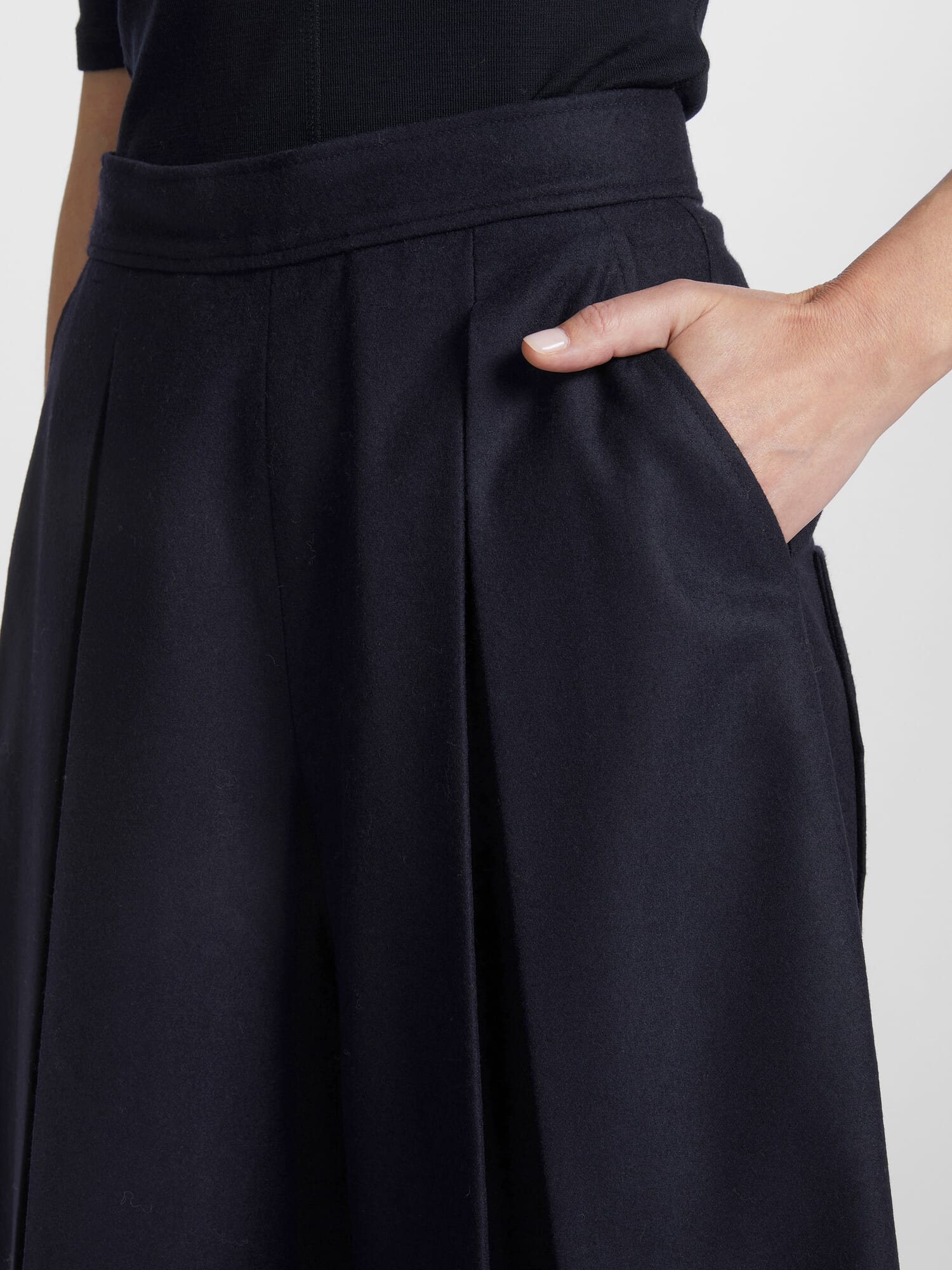 FINE WOOL COTTON TWILL SKIRT ダークブルー FINE WOOL COTTON TWILL SKIRT ダークブルー