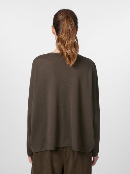 Damesvest met knopen Bruin, gepresenteerd op een model