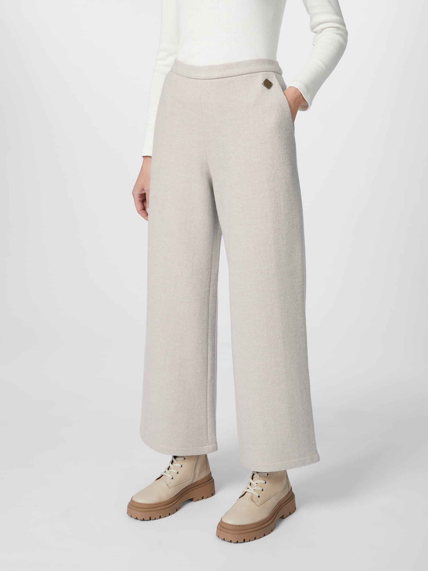 【新品未使用】UNOF KNIT PANTS ホワイトM ladies-knit-pants.jpg?profile=