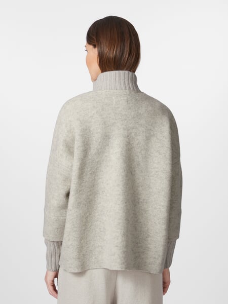Damen-Wolljacke Ecru, Tragebild