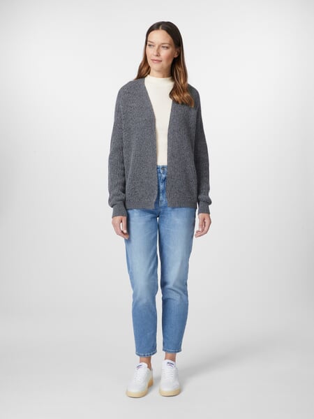 Cardigan femme côtelé Anthracite, présenté sur un modèle