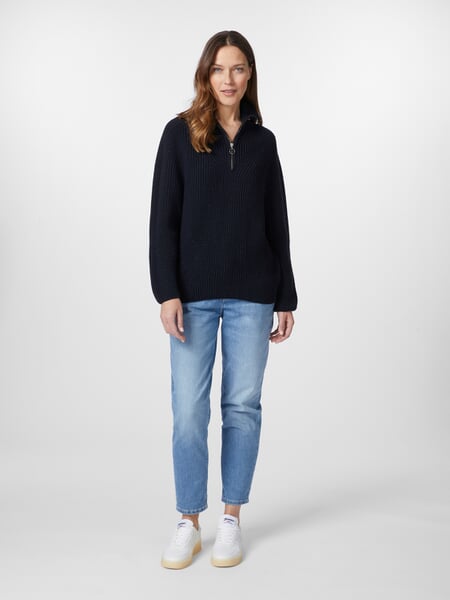 Women’s Troyer Dark blue, presented on a model