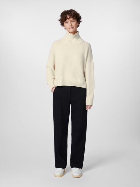 Damenpullover Oversized Creme, Tragebild