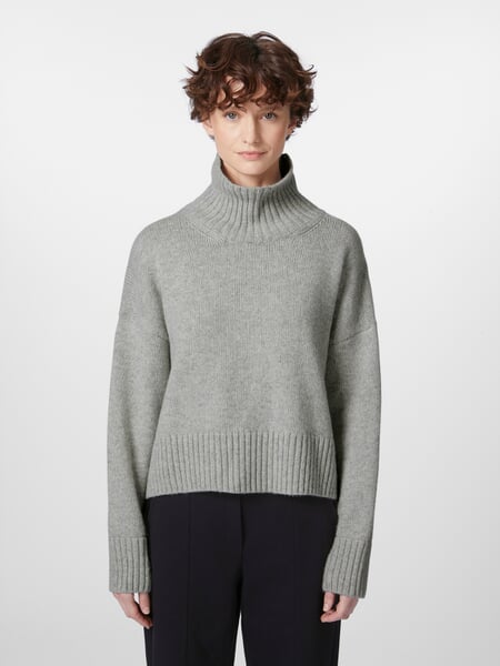 Oversized damestrui Grijs gemêleerd, gepresenteerd op een model