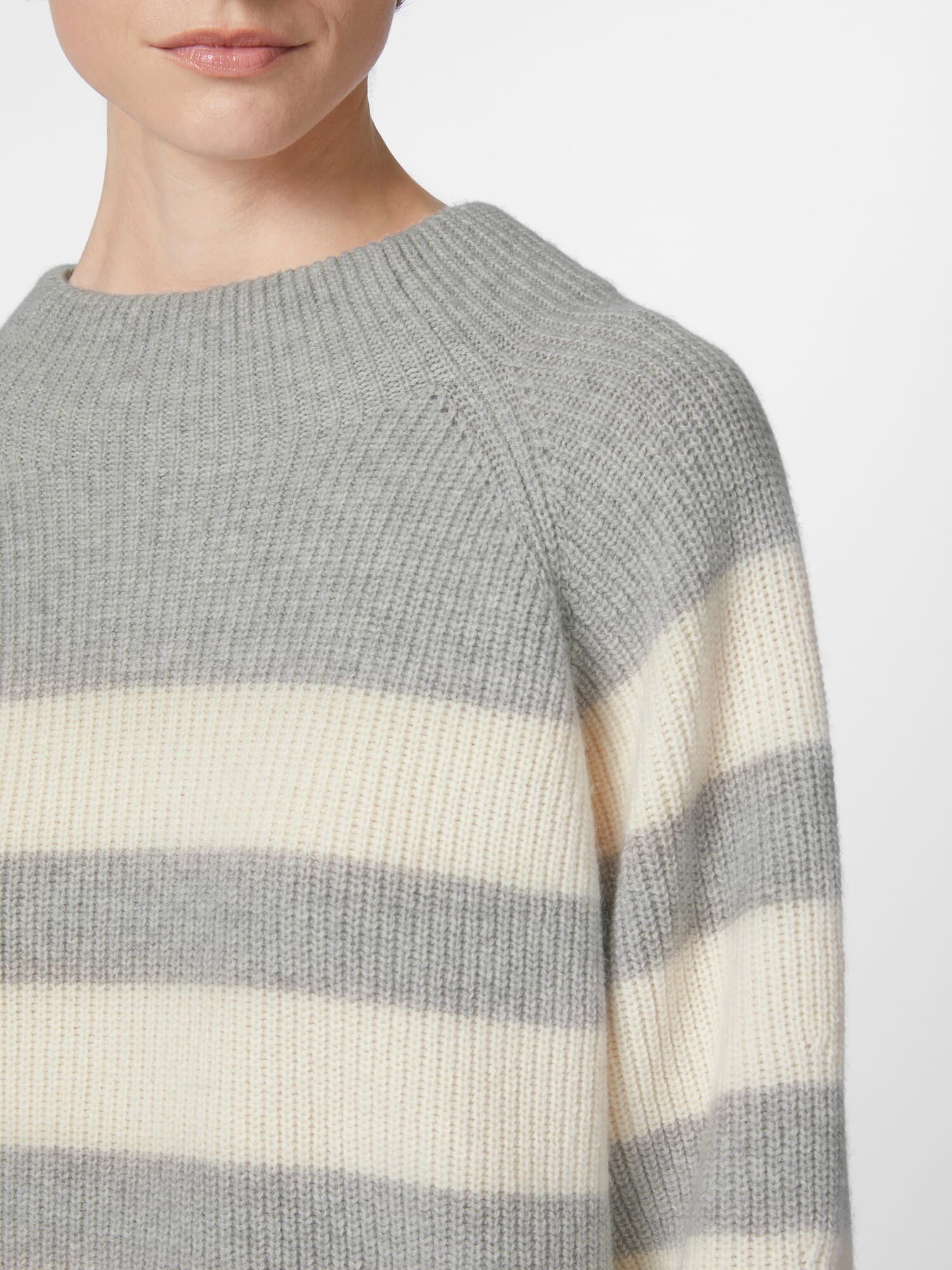 【MODERNIF】Tates Viscose Washable Stripe Knit STRIPED KNIT SWEATER - Ecru / Beige | ZARA United States