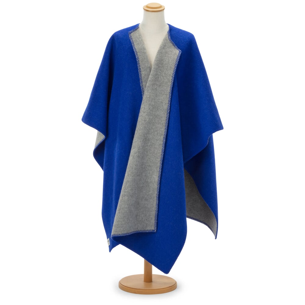 Norwegischer Poncho Lammwolle, Blau-Grau | Manufactum