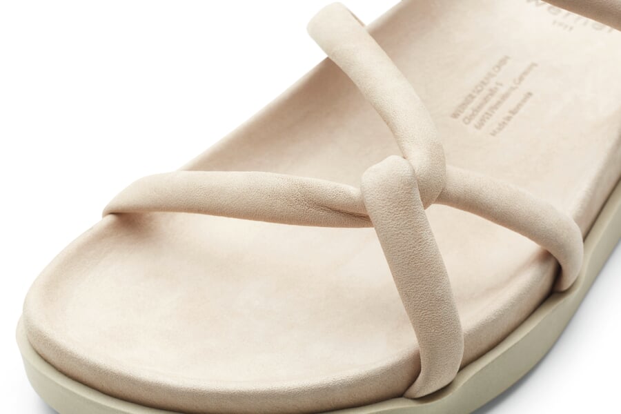 Women’s Leather Sandals Natural, close-up