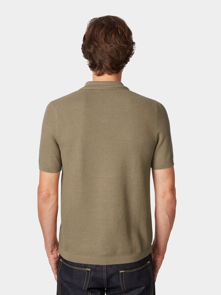 Herren-Poloshirt gestrickt Camel, Tragebild