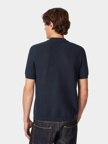 Gebreide herenpolo Donkerblauw, gepresenteerd op een model
