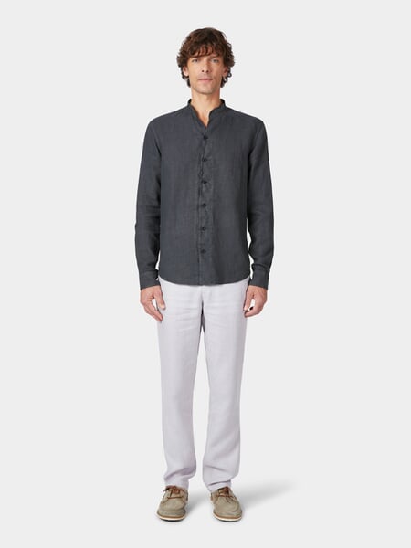 Chemise homme col montant Anthracite, présenté sur un modèle
