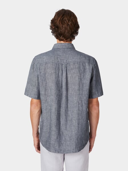Chemise homme demi-manches en lin Bleu chiné, présenté sur un modèle