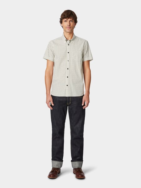 Men's half-sleeved shirt patterned 1957 Natural-brown, presented on a model