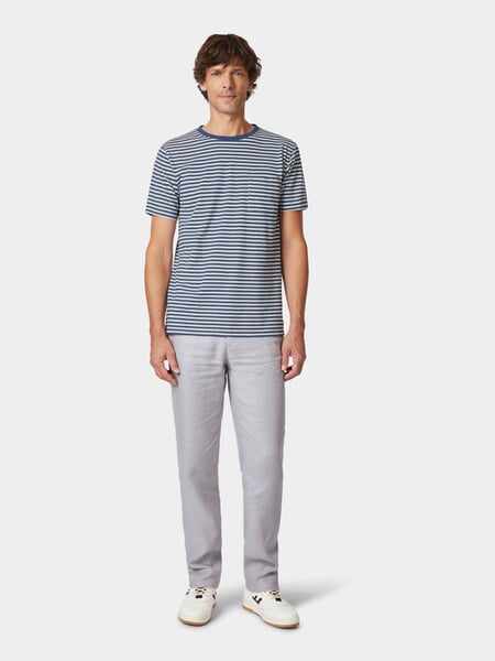 Heren-T-shirt Ringel Medium blauw-wit, gepresenteerd op een model