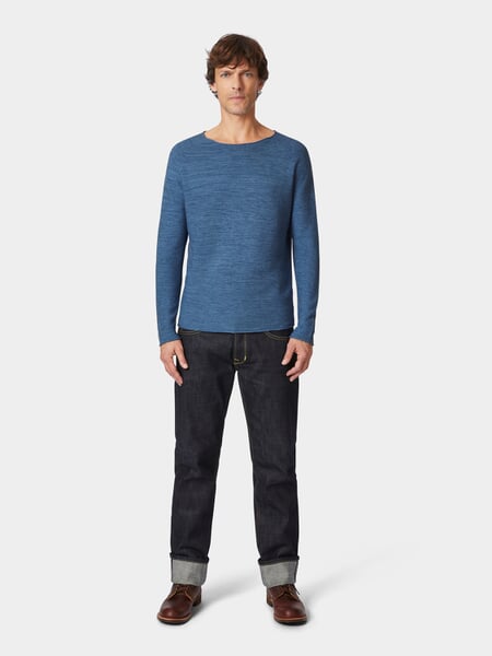 Gebreide herentrui Blauw-melange, gepresenteerd op een model