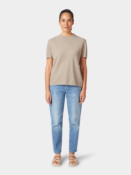 Dames-gebreid shirt Natuur, gepresenteerd op een model