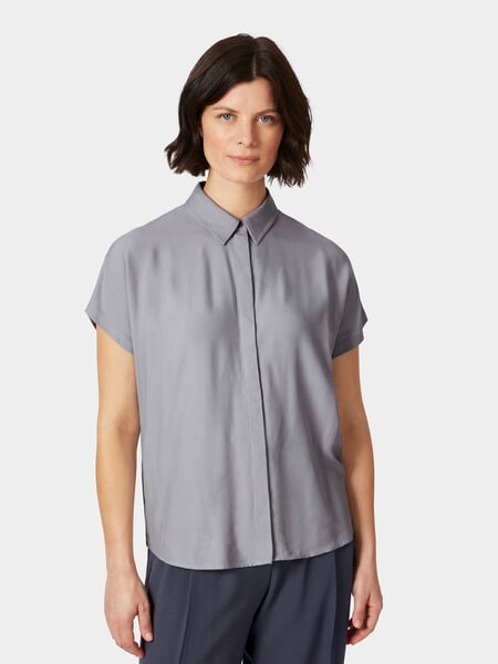 Ladies blouse short sleeve Lilac gray, presented on a model