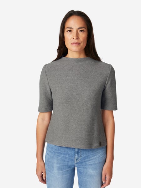 Pull-over en maille à manches courtes pour femme Gris chiné, présenté sur un modèle