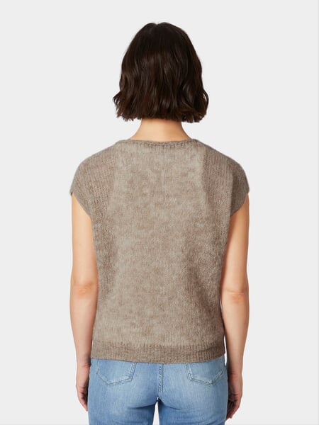 Dames-gebreide vestjes Beige, gepresenteerd op een model