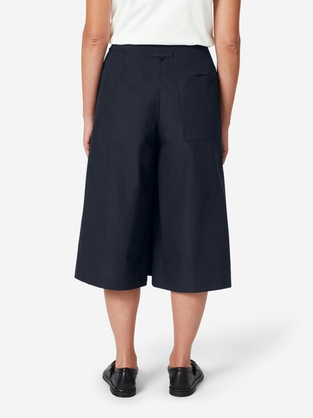 Women's culottes Dark blue, presented on a model