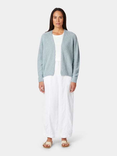 Damesvest Lichtblauw, gepresenteerd op een model