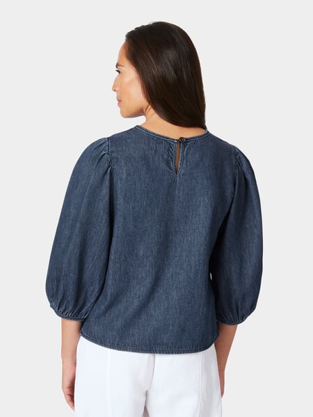 Damesjeansblouse met 3/4-mouwen Medium blauw, gepresenteerd op een model