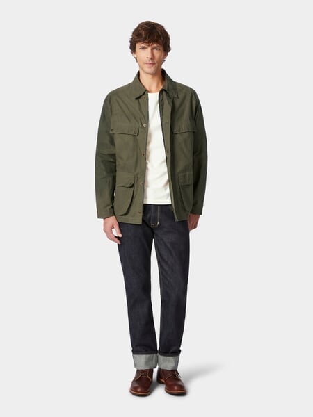 Men’s waxed jacket Olive, presented on a model