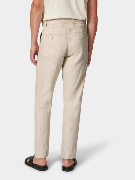 Men's linen pants Sand melange, presented on a model