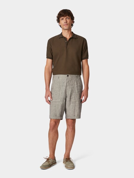 Linnen herenshort 1962 Beige gemêleerd, gepresenteerd op een model