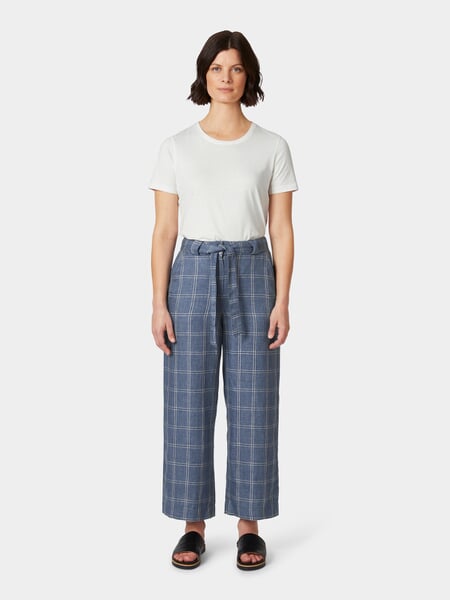 Pantalon femme à carreaux Bleu clair, présenté sur un modèle