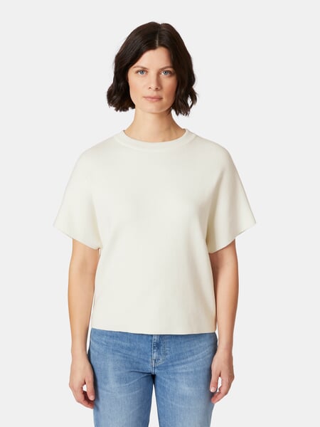 Strikbluse til kvinder Offwhite, præsenteret på en model